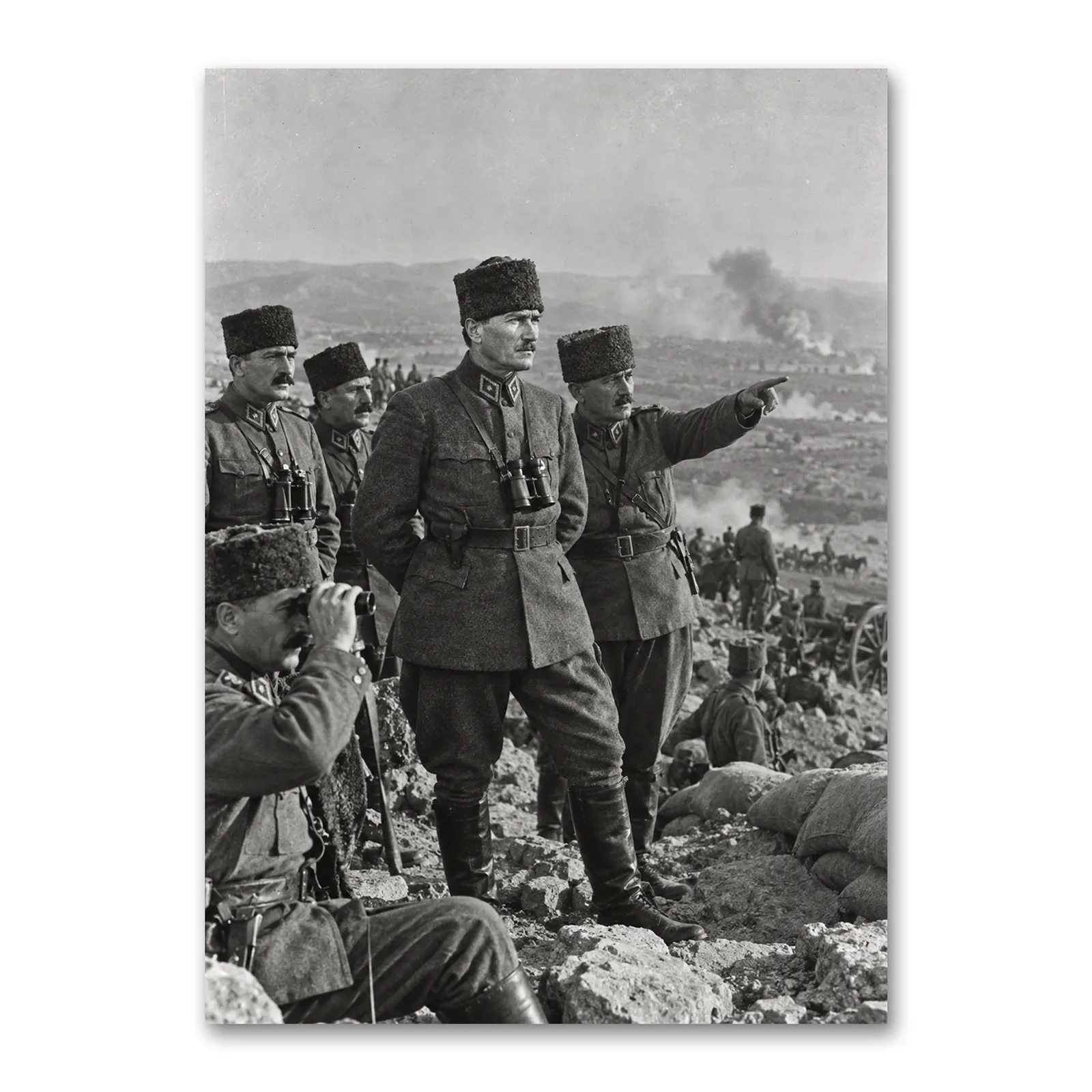 30-agustos-buyuk-taarruz-ataturk-ve-komutanlar-siyah-beyaz-kanvas-tablo-20260906-155719 30 Ağustos Büyük Taarruz Atatürk ve Komutanlar Siyah Beyaz Kanvas Tablo